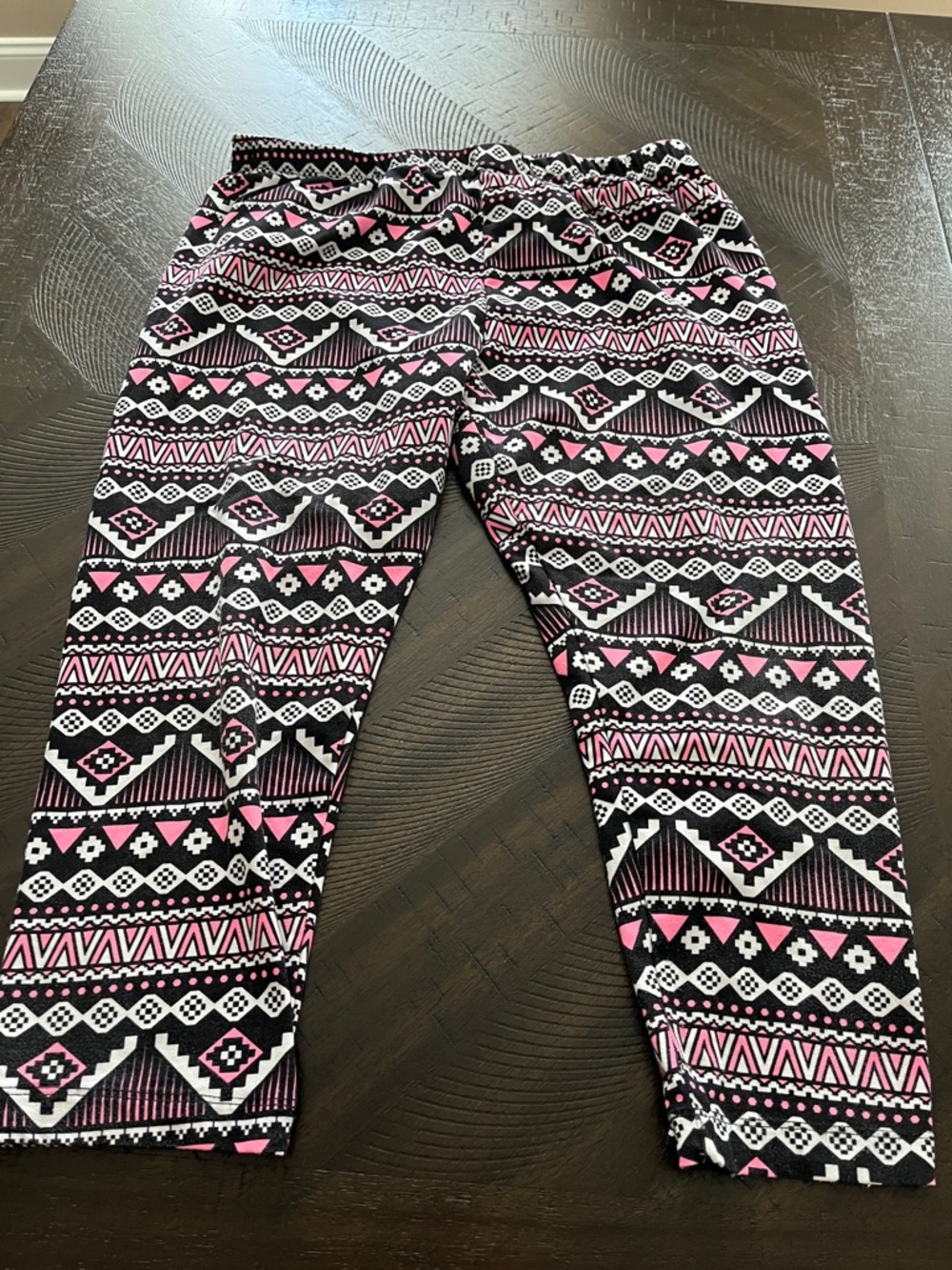 Girls' Black and Pink Patterned Capri Leggings